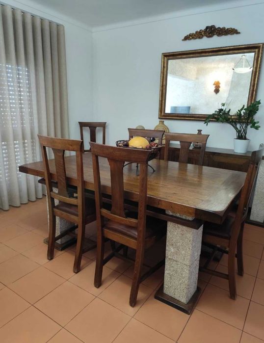 Sala de Jantar em castanho maciço