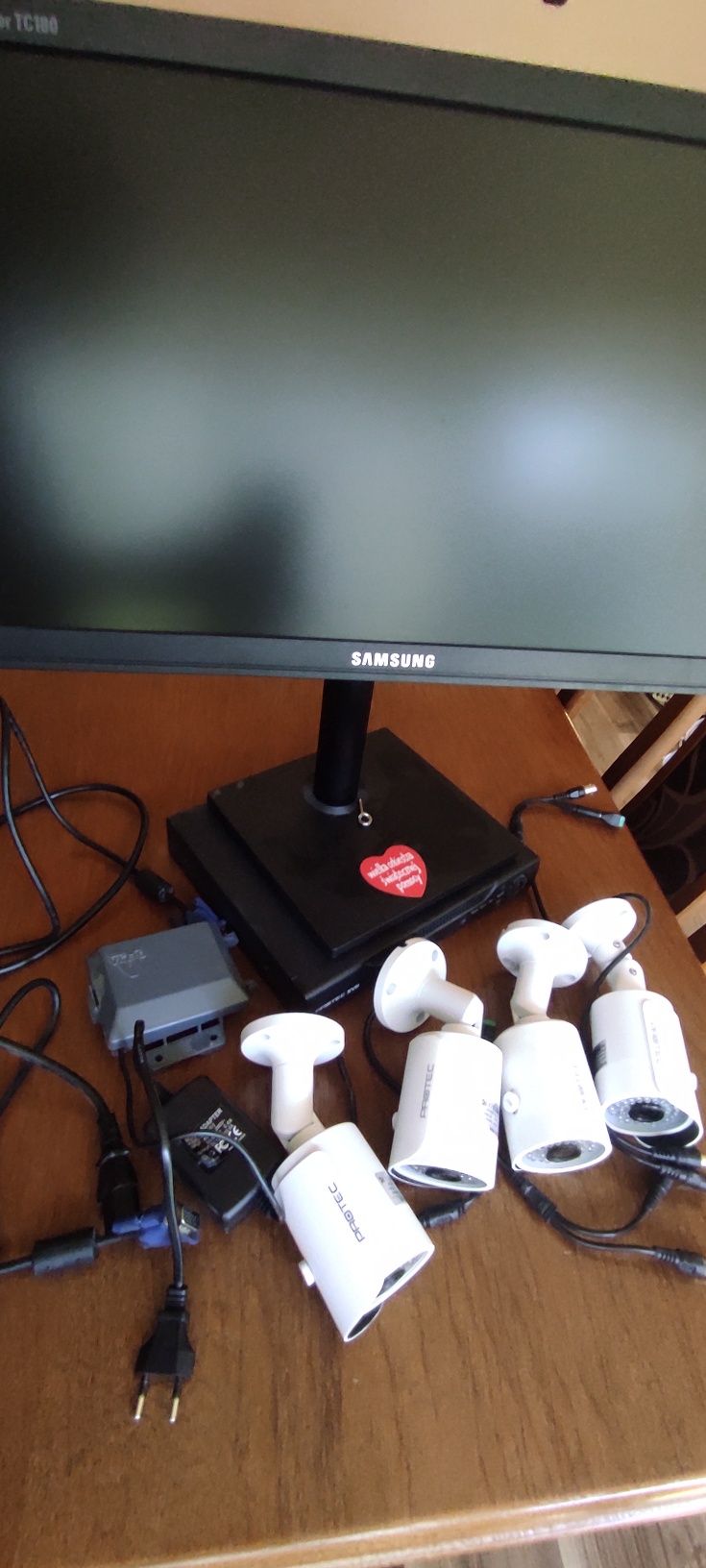 Kamery do monitoringu wraz z monitorem