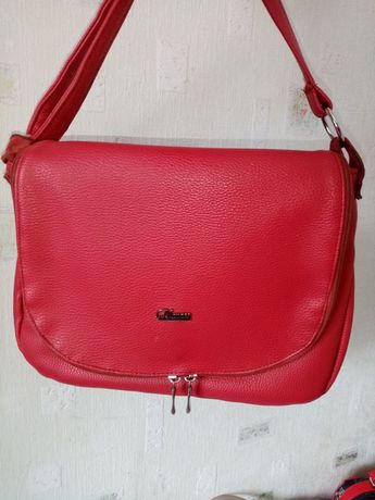 Жіноча сумка червоного кольору