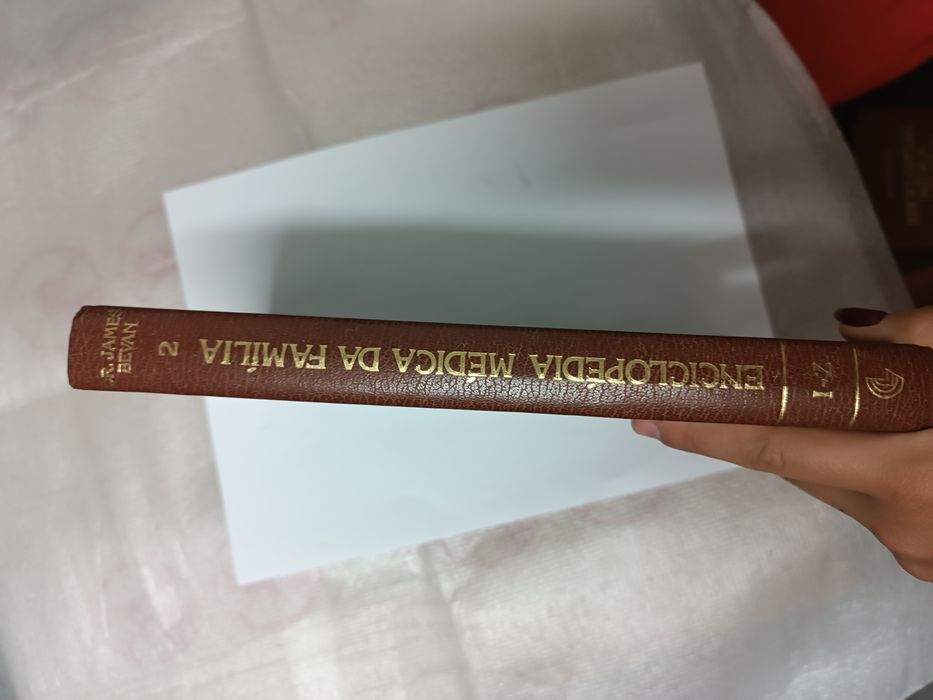 "Enciclopédia médica da família" de Dr.James Bevan