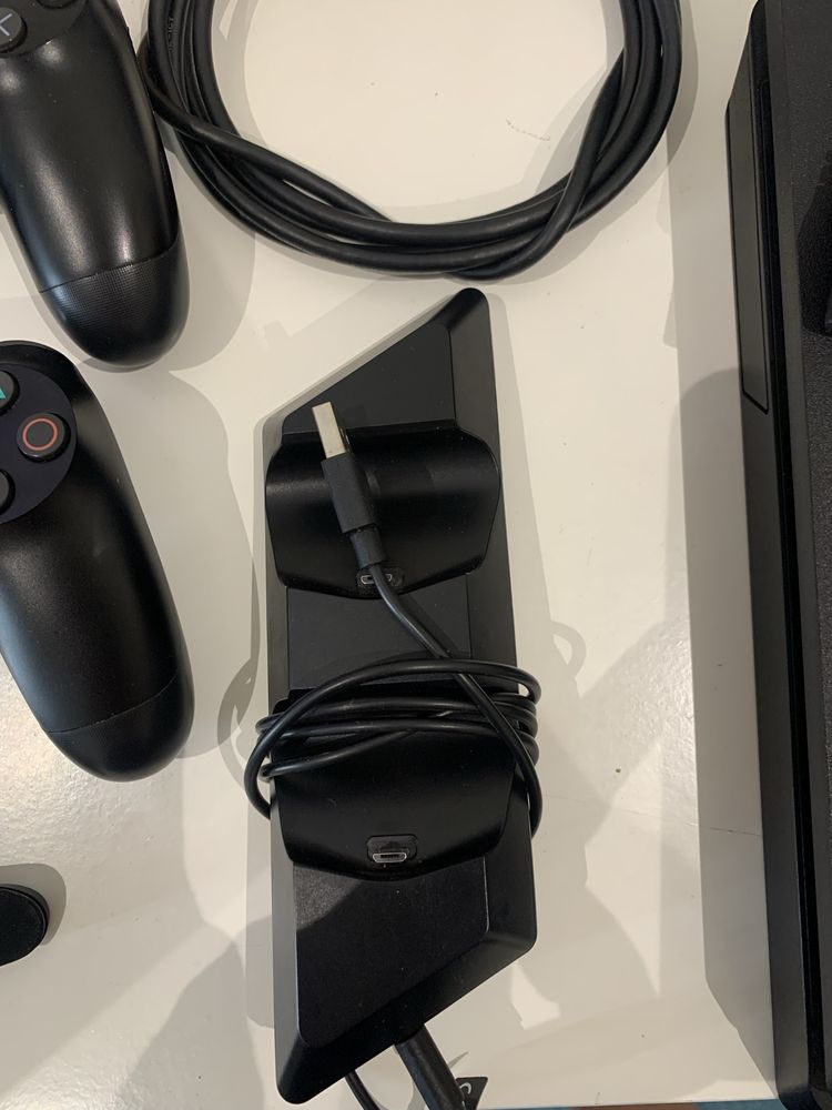 PS4 slim 1TB . Com caixa original