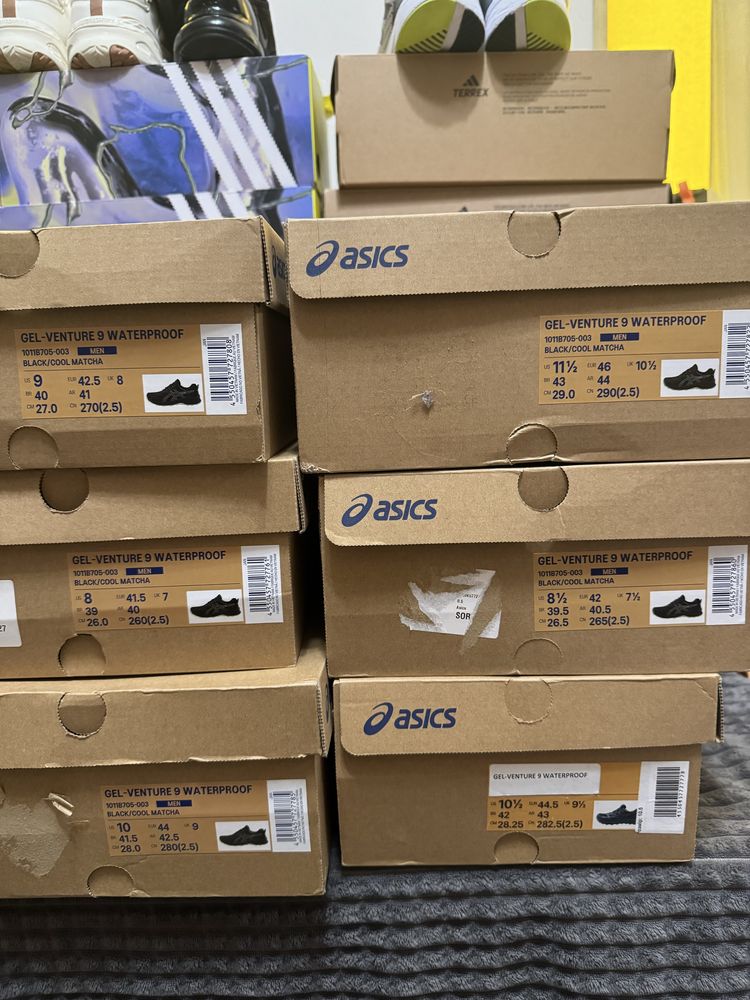 Чоловічі кросівки ASICS Gel-venture 9 Waterproof 41,42,44,44,5;45