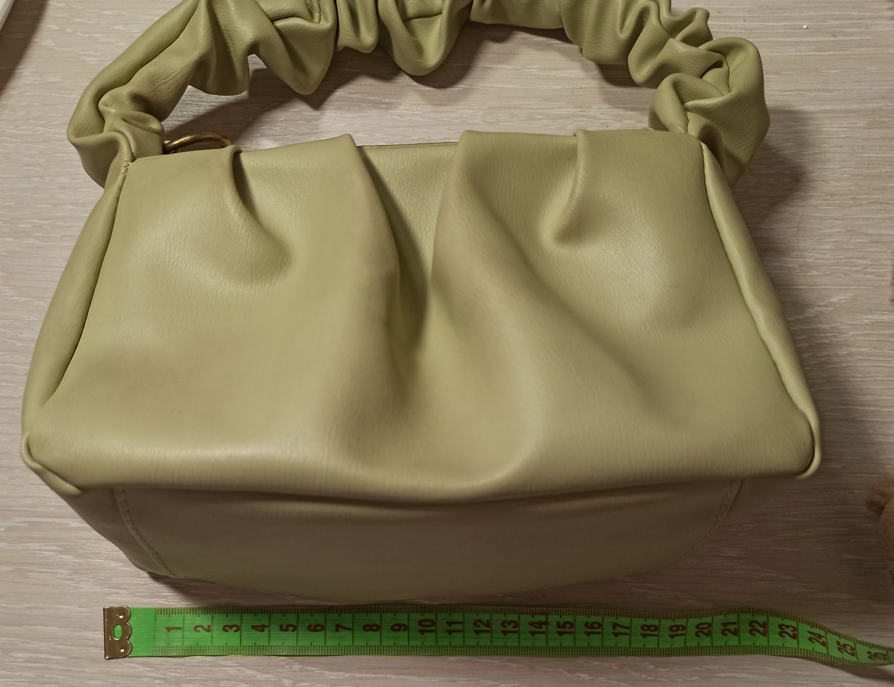 Оливкова сумка багет жіноча