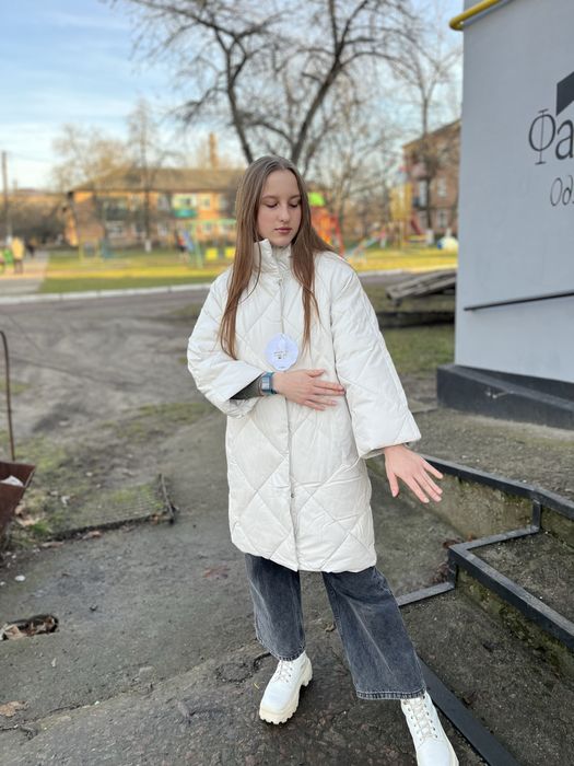 Демісезонна біла куртка із штучної шкіри
