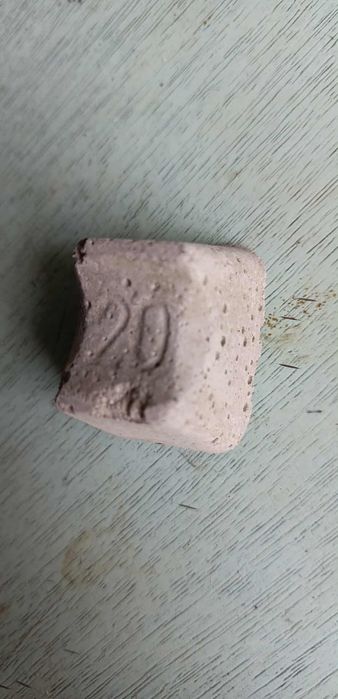 Dystanse i wkręty do folii kubełkowej