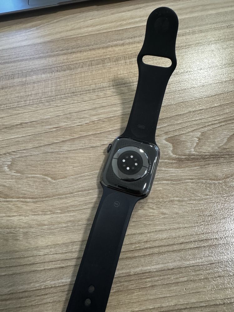 Apple watch series 8 aço inox com ecrã em safira