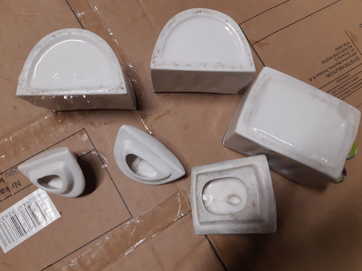 Pojemniki  porcelanowe na sól cukier   itp z Prl-u 3szt.