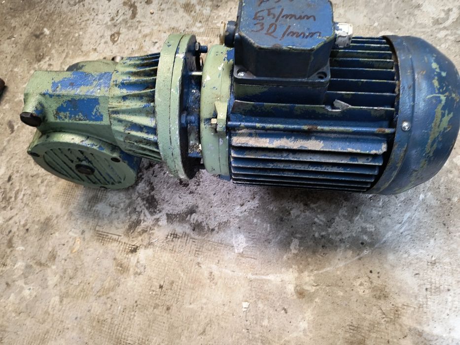 Przekładnia reduktor 4kw 65/min 32/min silnik motoreduktor