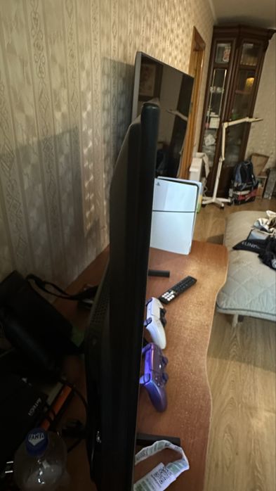 Продаю телевізор Hisense 50U6NQ у відмінному стані