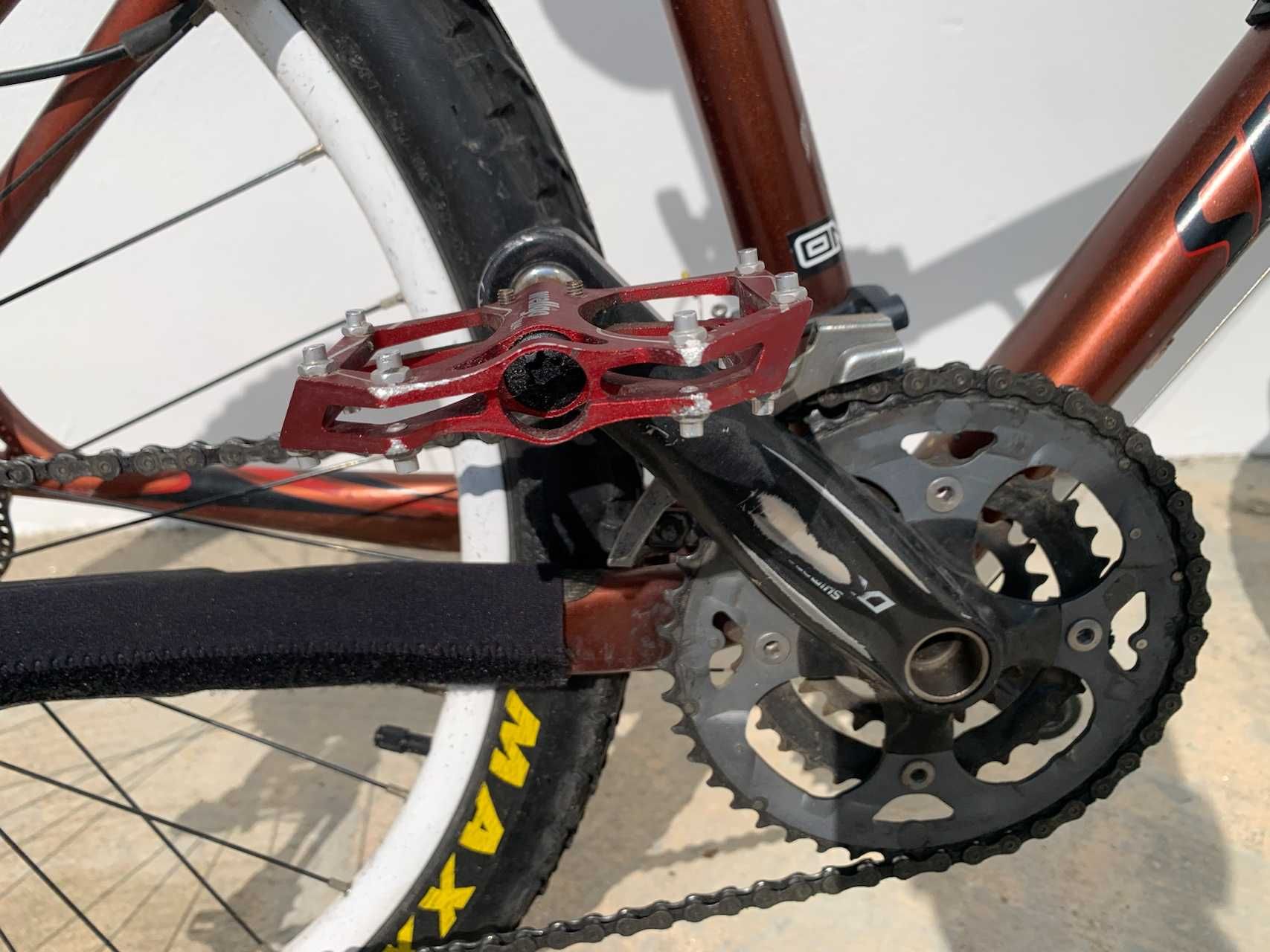 Bicicleta Rockhopper Pro (M)  – Susp. RockShox e Travões Hidráulicos
