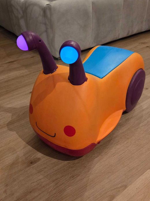 B.Toys jeździk żuczek Buggly Wuggly