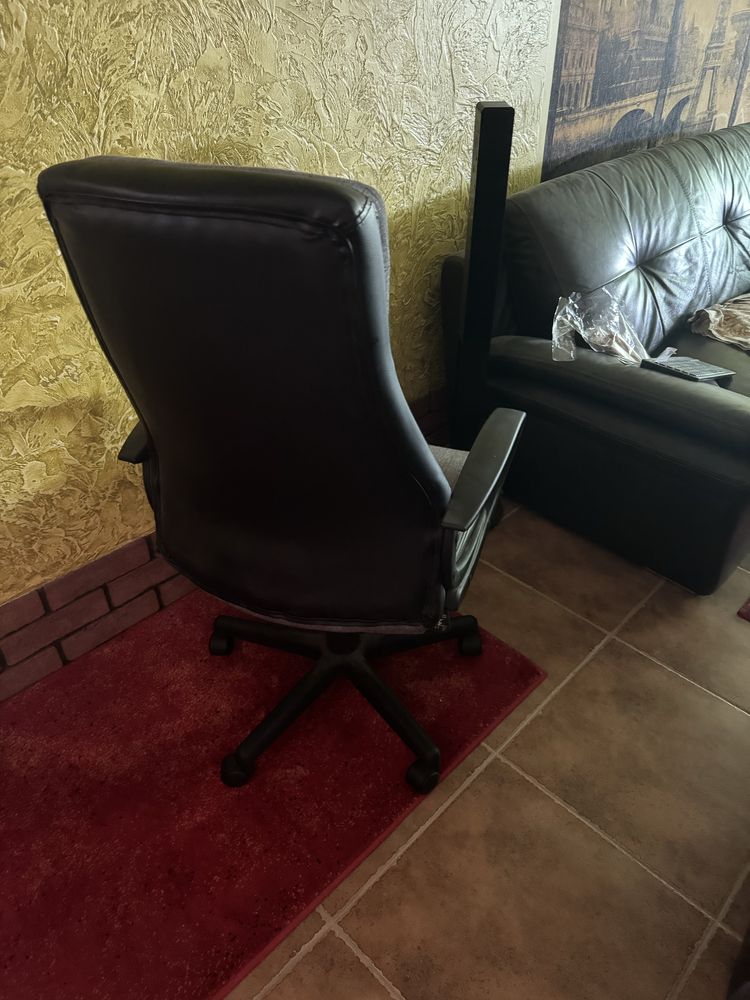 Krzeslo fotel do biurka na kolkach