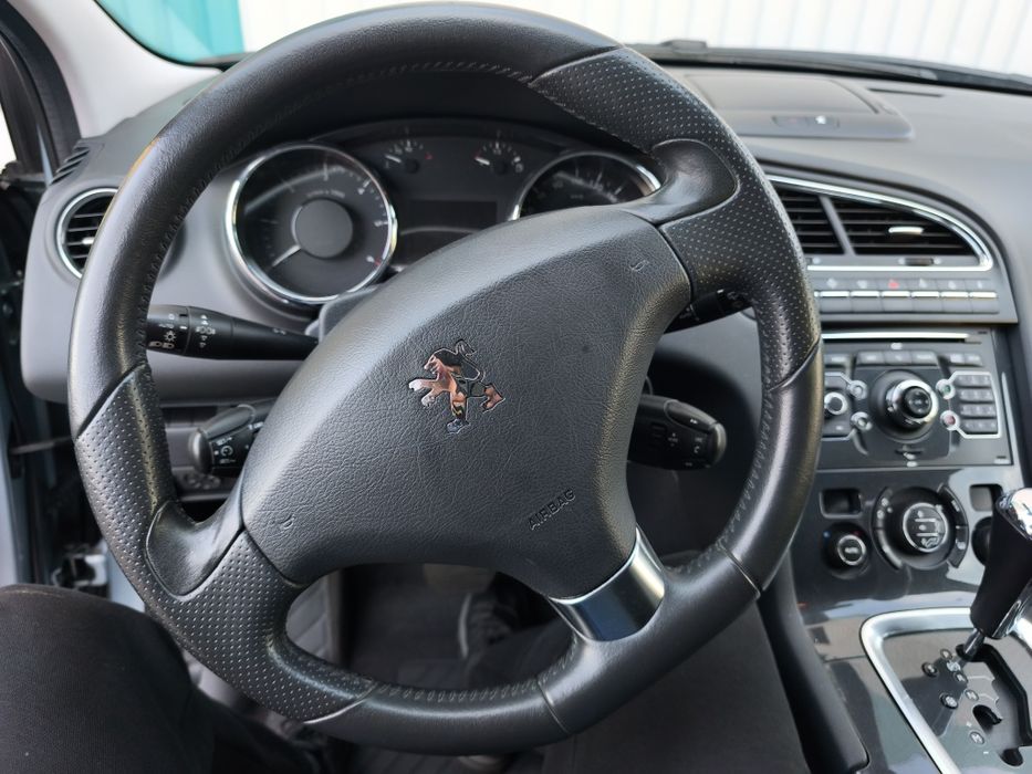 Продам Пежо 5008  2011г. после ДТП.