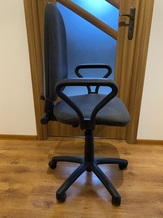 Krzesło obrotowe czarne