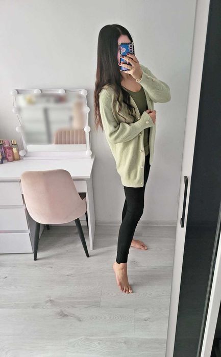 Zielony pistacjowy sweter kardigan z ozdobnymi guzikami jasny narzutka