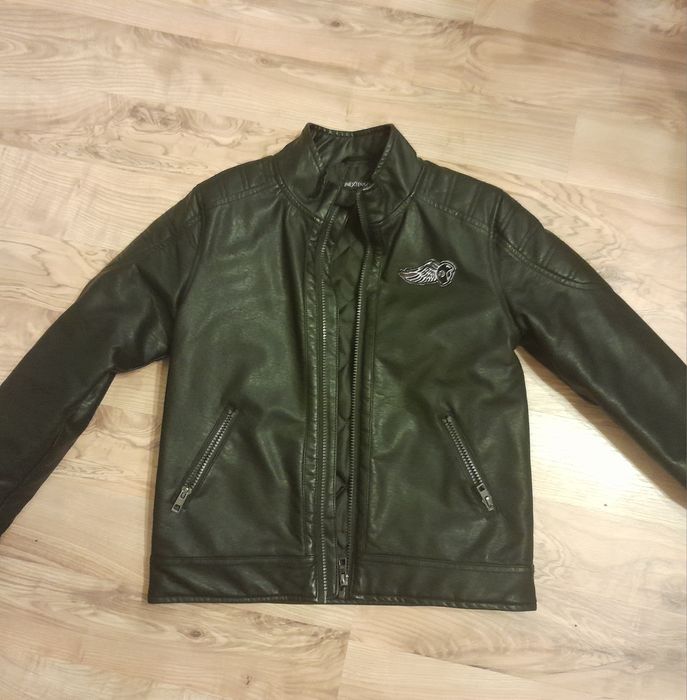 Czarna kurtka ala skóra 140