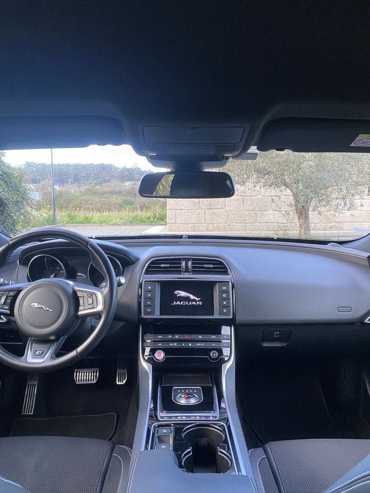 Jaguar XE 2.0 R-Sport 180cv