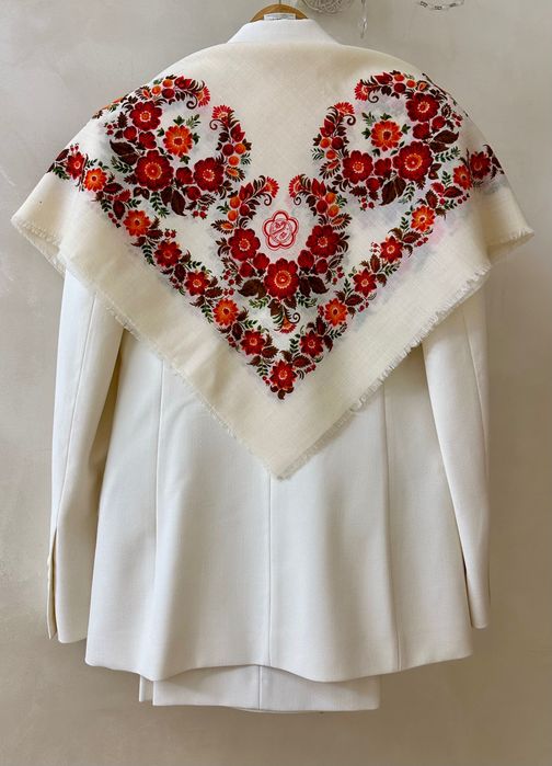 Українська хустка біла в квіти з вовни платок шерстяной в цветы шерсть