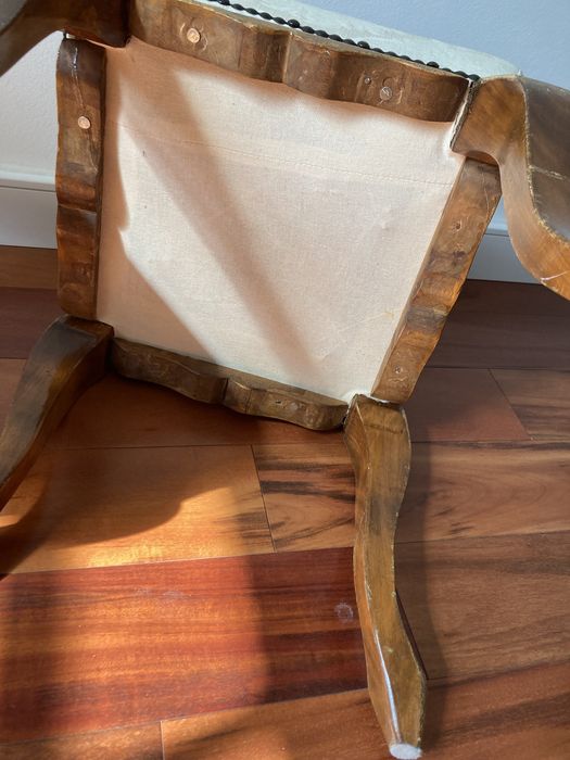 Dwa stare Stołki tapicerowane