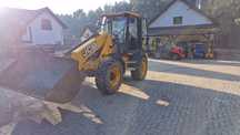Jcb TM 220 z 2011 roku łyżka I widły