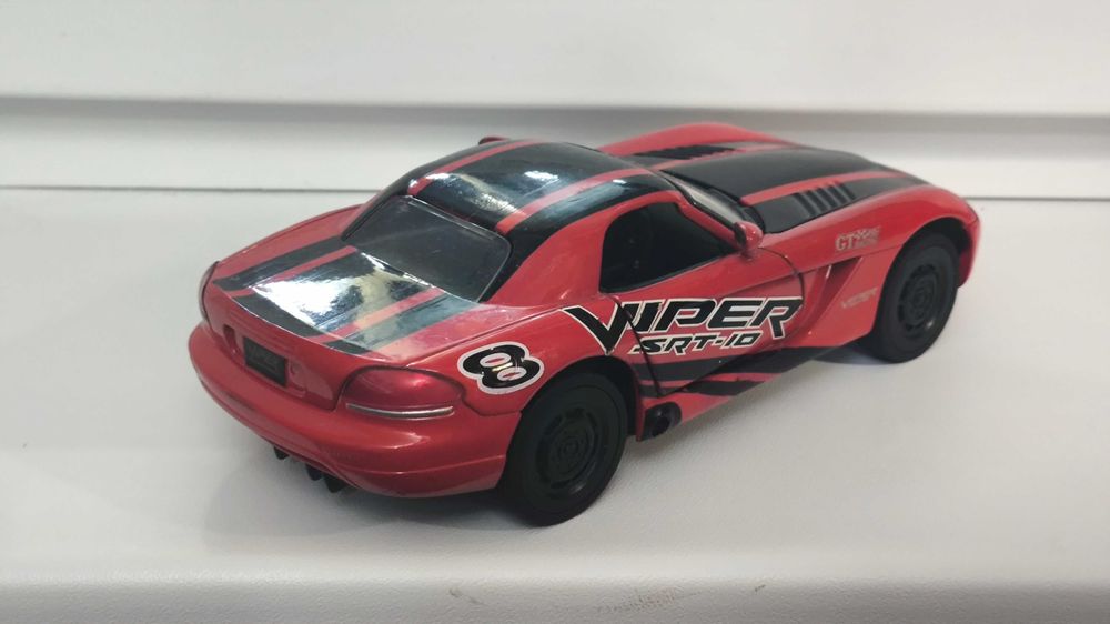 Модель, машинка Dodge Viper SRT-10 1.24 Motormax