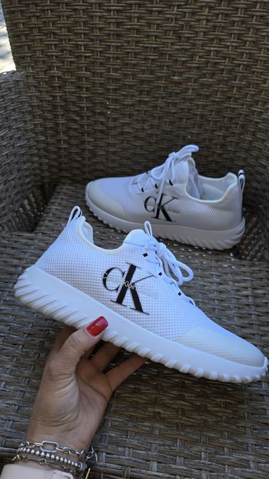 жіночі кросівки на кожен день від Calvin Klein