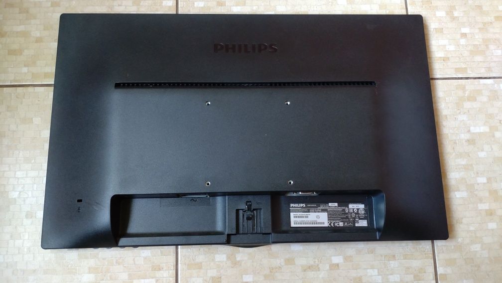 Продам монітор Philips 223V5L