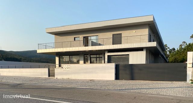 Espaço ideal para: Industria, Comercio ou Armazém.