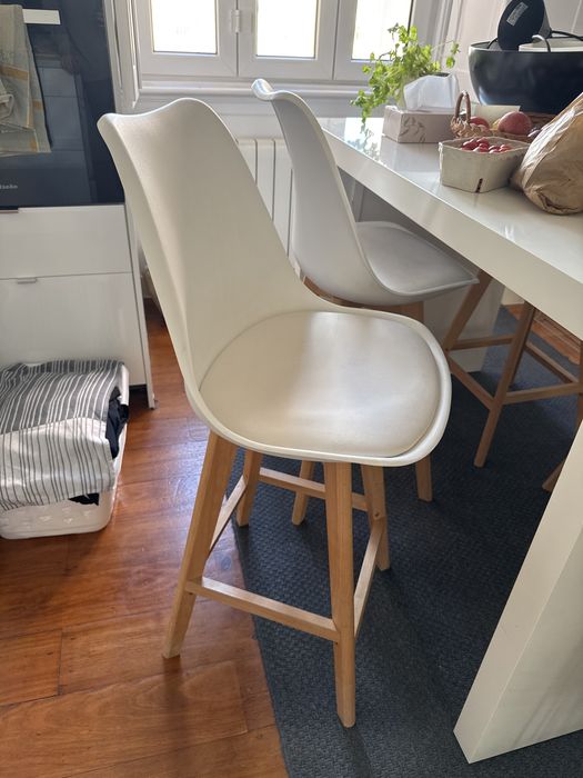 4 Cadeiras altas brancas de cozinha