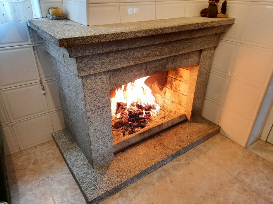 Lareira em granito | Granie Fireplace