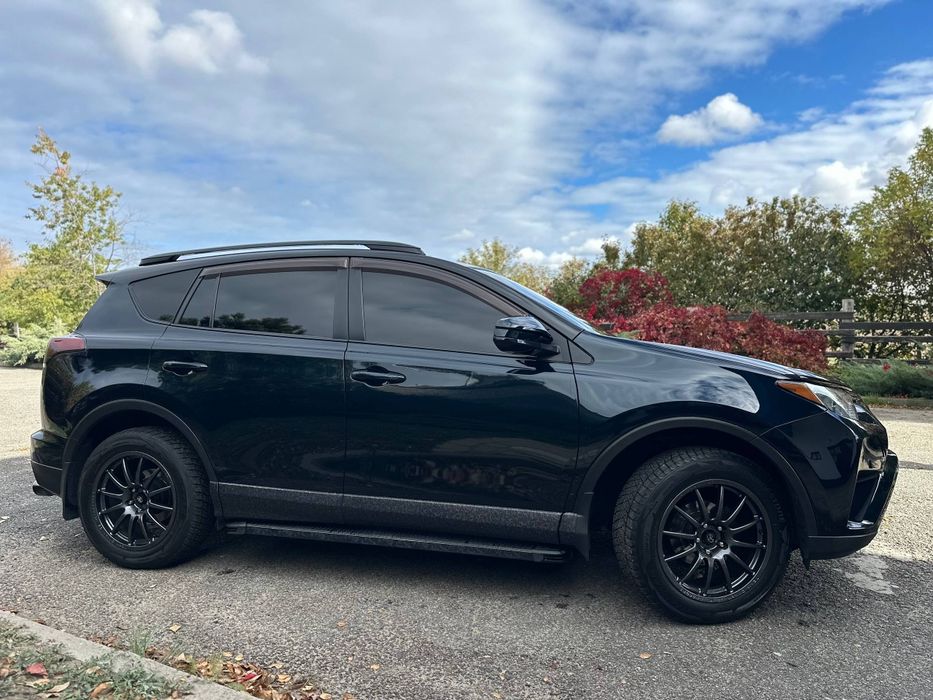 Продам Toyota RAV4 2017