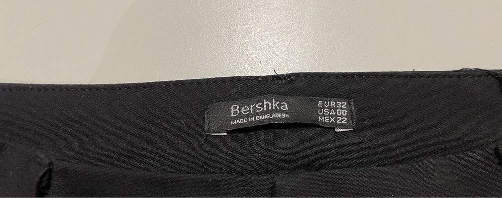 Чорні брюки Bershka