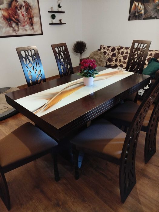 Stół z 6 krzesłami ciemny brąz.