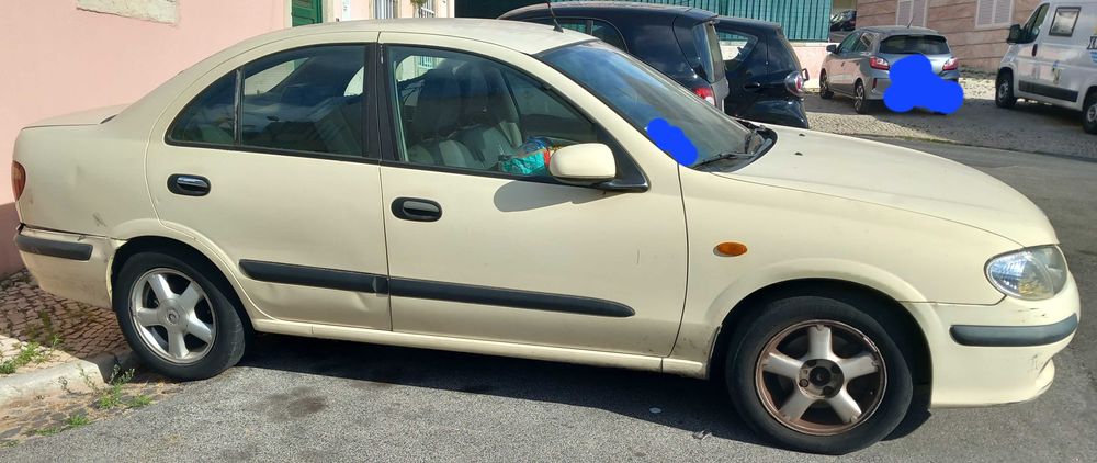 Nissan Almera beje