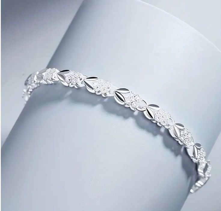 Pulseira Trevo Prateada NOVA