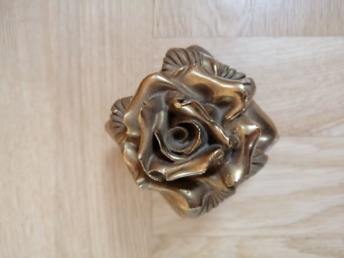 Szkatułka porcelanowa złota róża