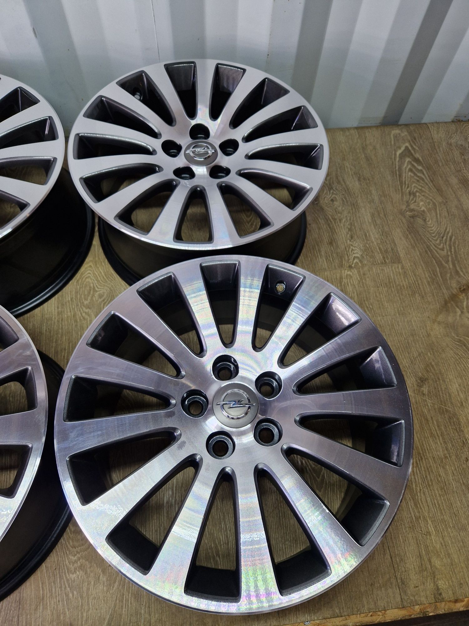 Felgi 18 opel insignia 5x120 8j et42 os 67.1
