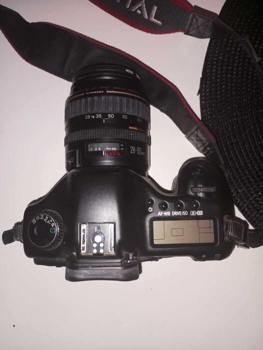 Aparat lustrzanka Canon DS126091