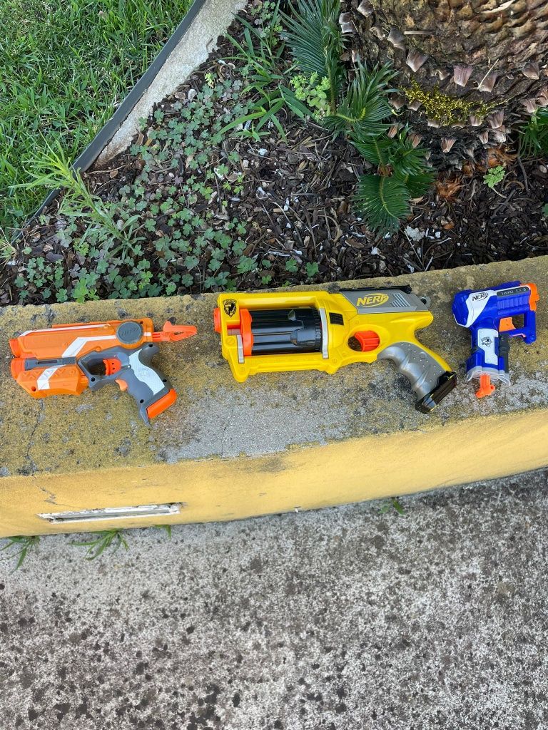 Conjunto de três nerfs