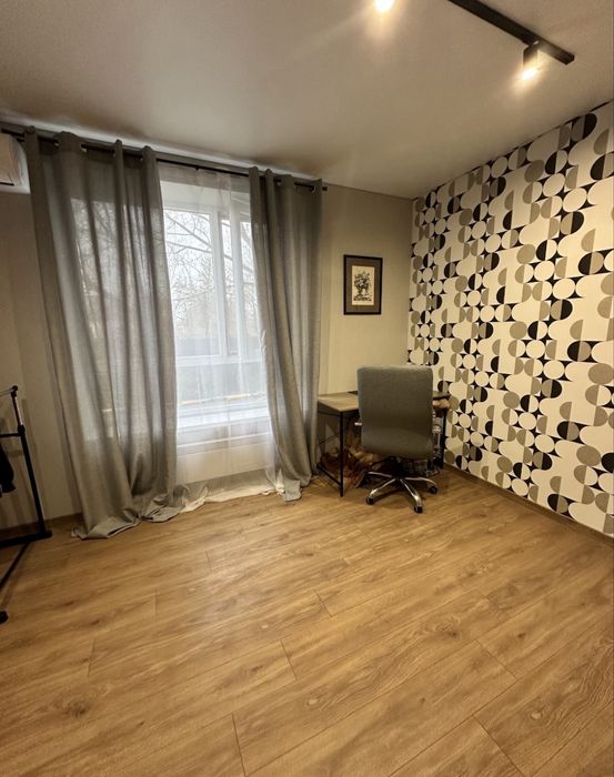 Продається вигідно квартира в пригороді Києва , поряд Бучанський парк.