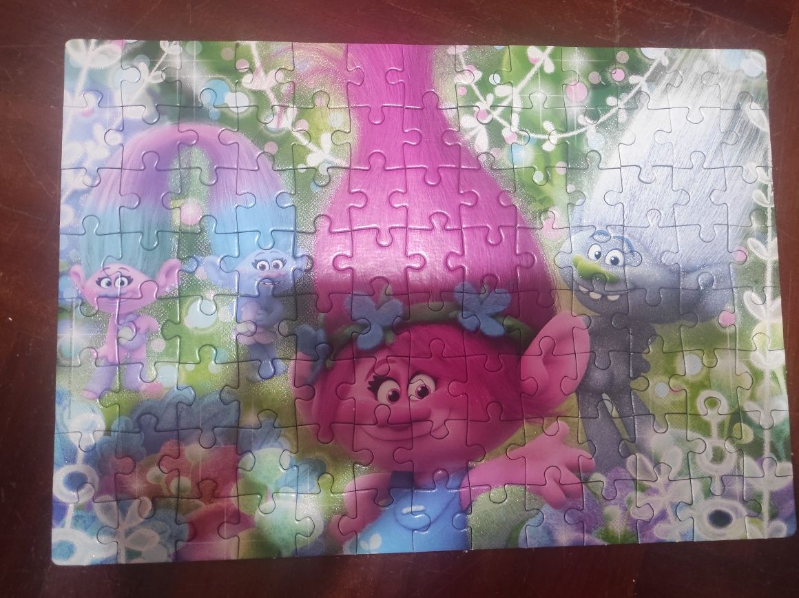 Trolls glitter puzzle