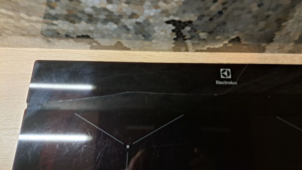 Plyta indukcyjna electrolux CIT61443 uszkodzona, działająca