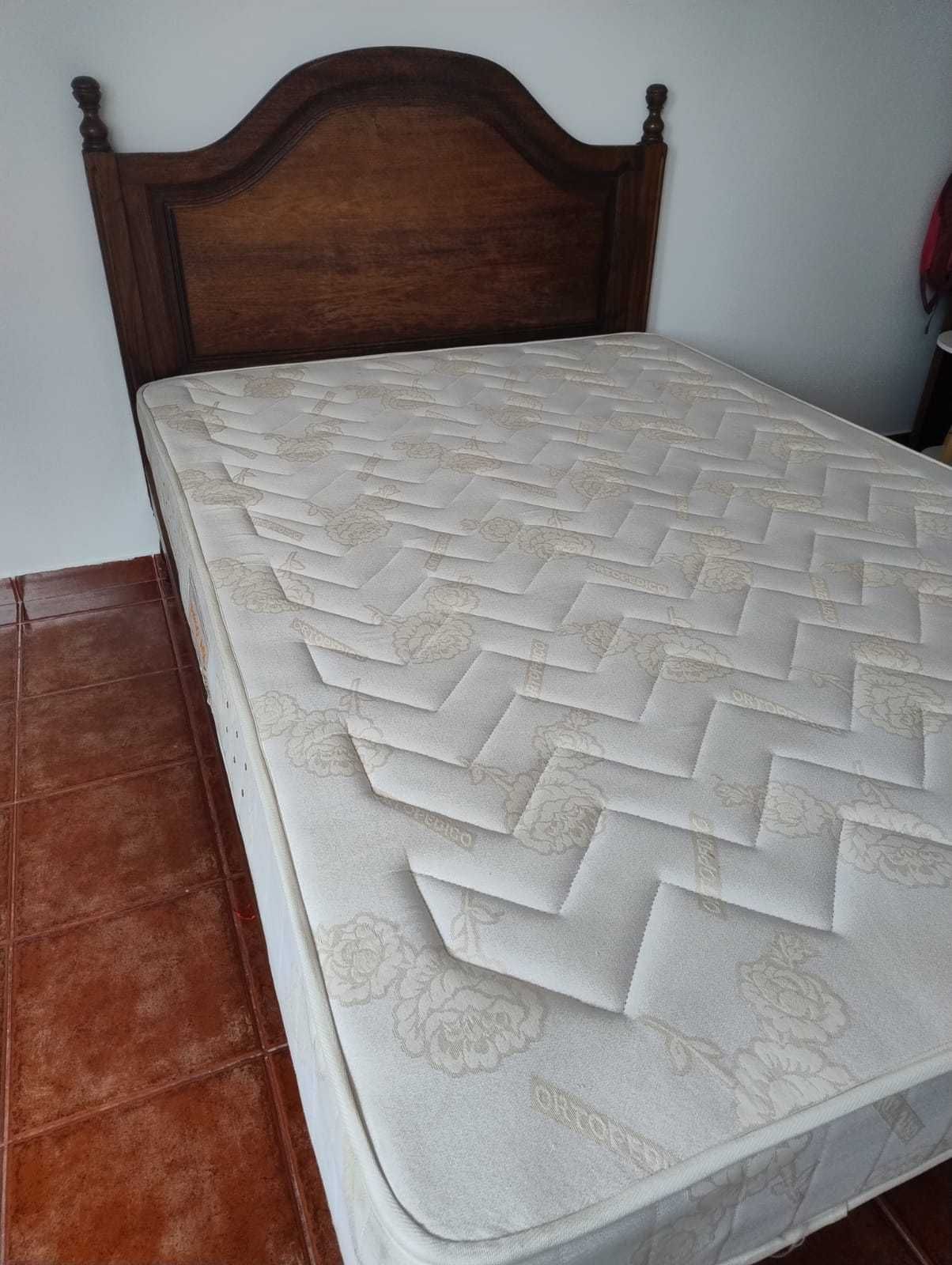 Cama com colchão