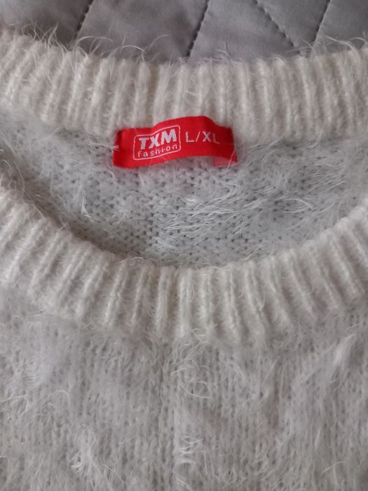 Sweter ecru włochaty txm