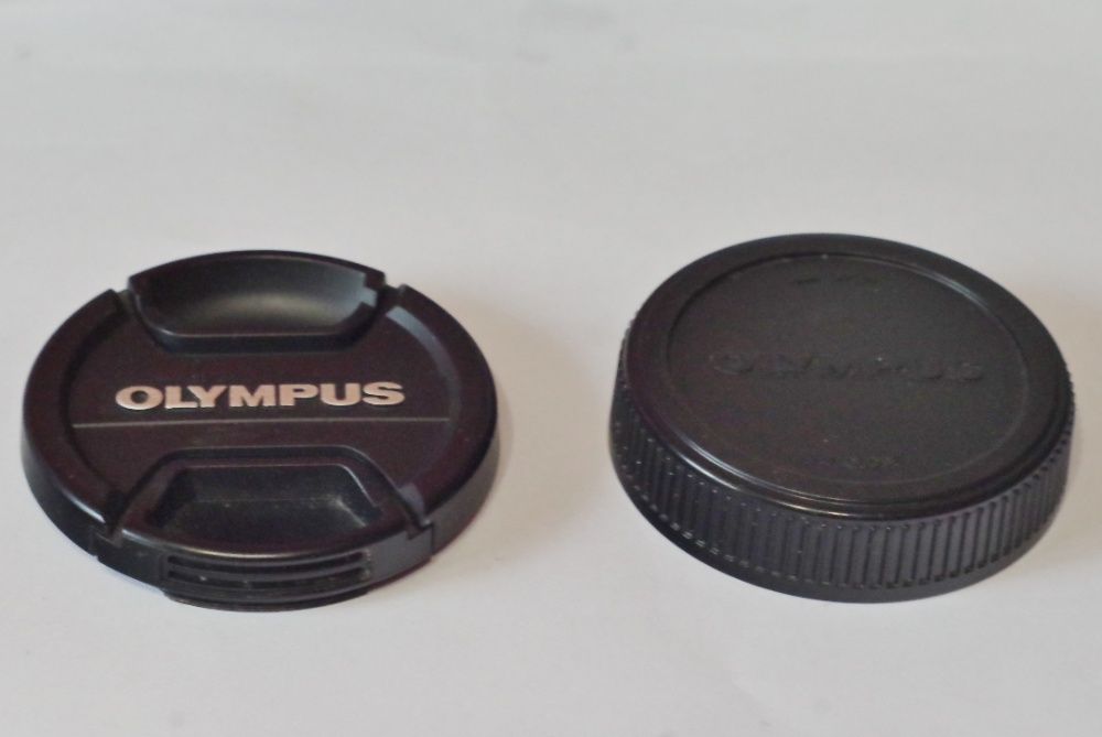 Dwa obiektywy Olympus: ZUIKO DIGITAL 14-42 i 40-150 mm, cena za sztukę