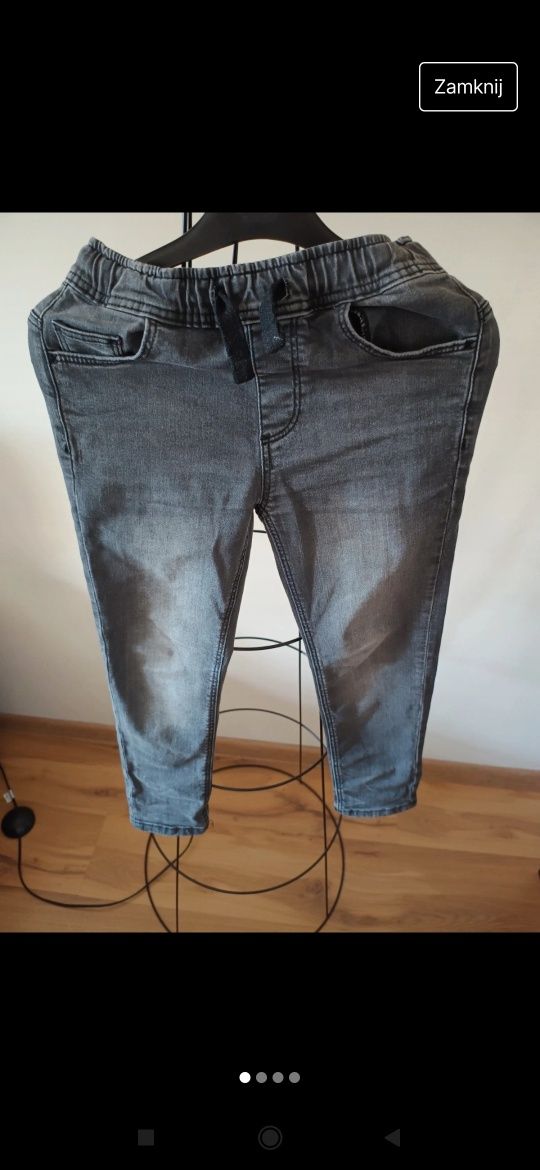 Spodnie jeansowe joggery Reserved 134