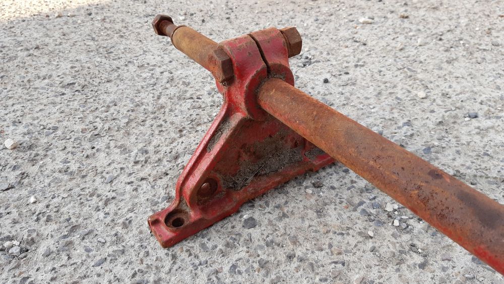 Uchwyt podsiewacza wałek International 321, 431, 851, 861, inne