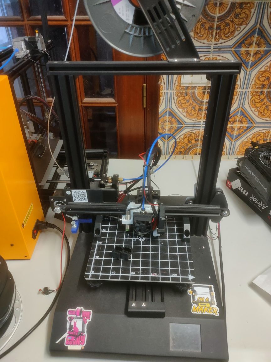 Lote de impressoras 3D com peças extra e filamento