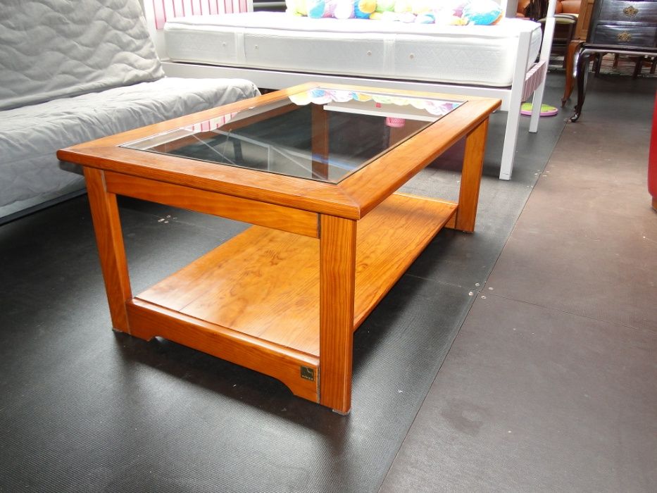 Grande mesa de centro em madeira maciça - óptimo estado