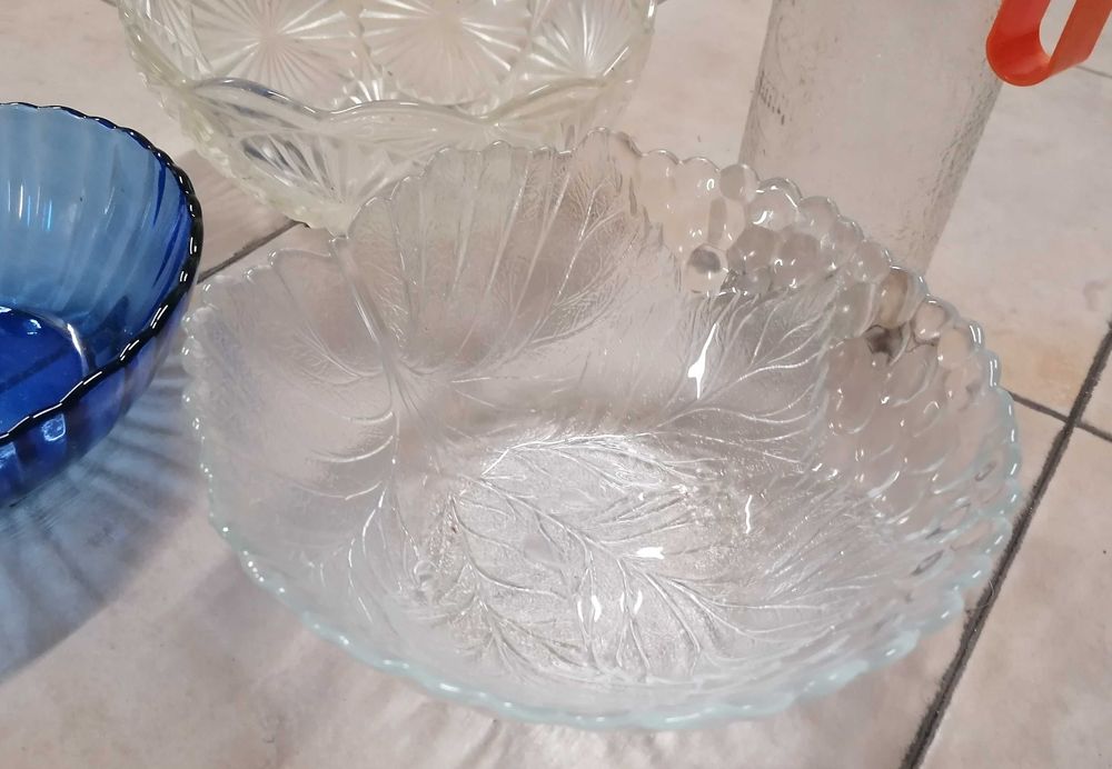 Terrinas e jarro em vidro, 4 peças, tudo por 5€